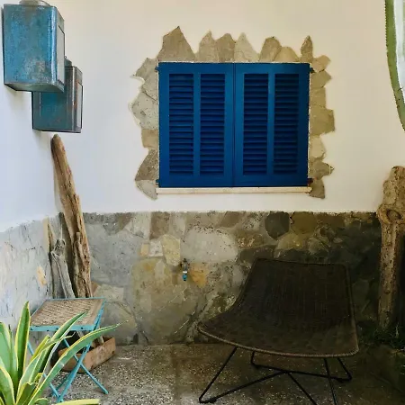 Beach House Can Anni بيت للعطل *